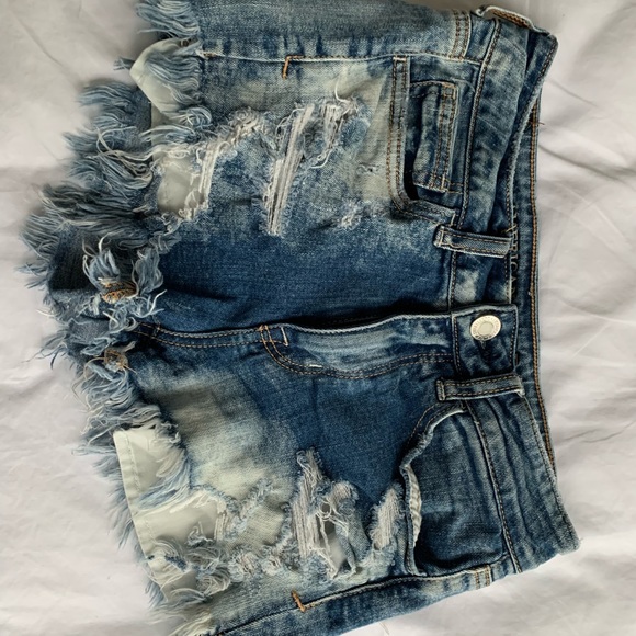 Light wash women’s American Eagle jean shorts sz 2 - Picture 1 of 2